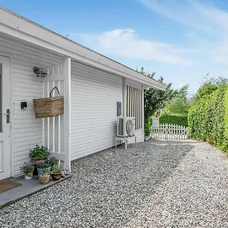 Feriehus Bright And Cozy Summer On A Secluded Plot