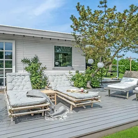 Feriehus Bright And Cozy Summer On A Secluded Plot